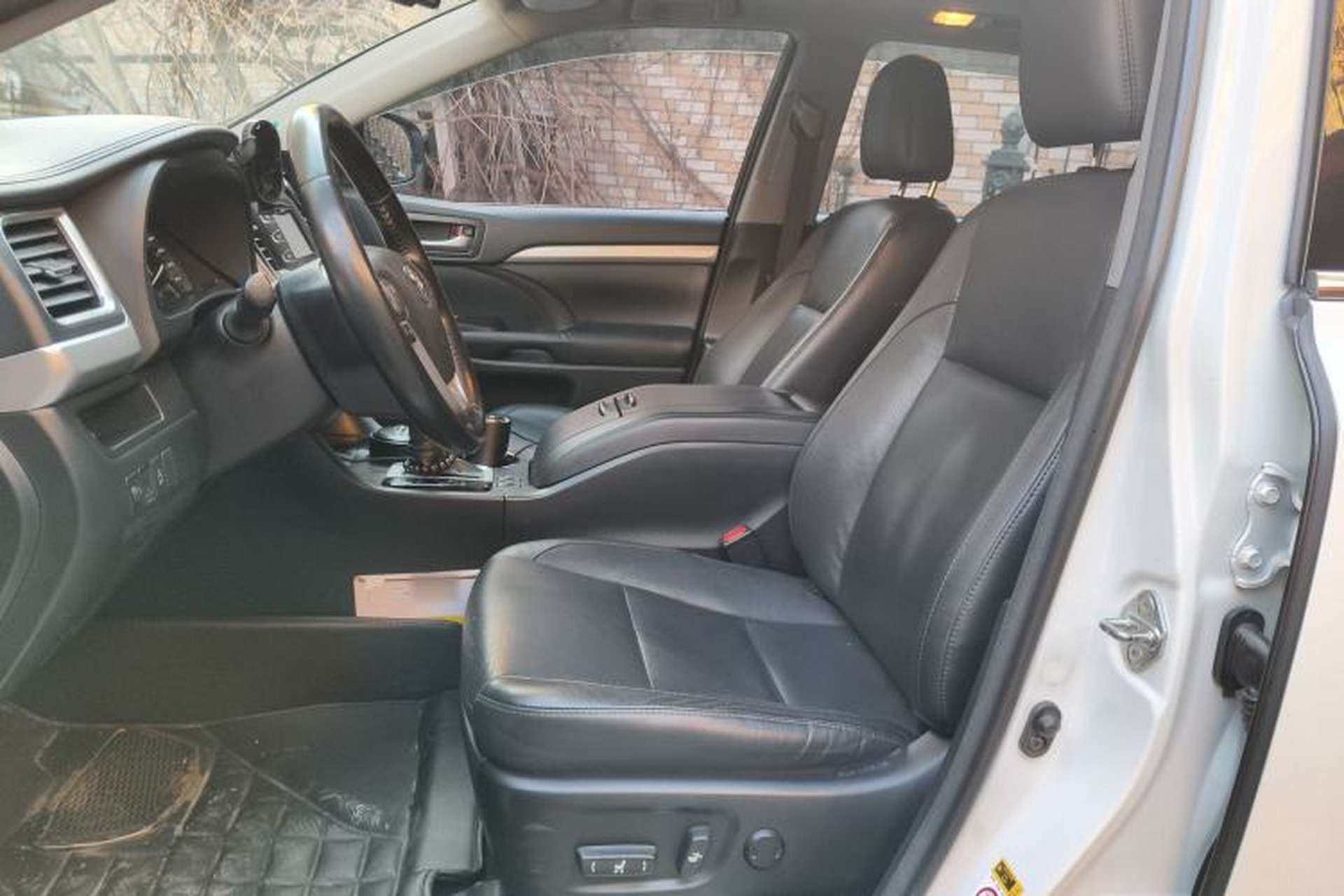 Used Toyota Highlander 2017 2.0T Four-Wheel Drive Luxury Edition 7 Seats Left Front Seat