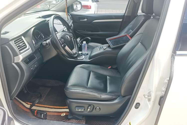 Used Toyota Highlander 2017 2.0T Four-Wheel Drive Luxury Edition 7 Seats Left Front Seat