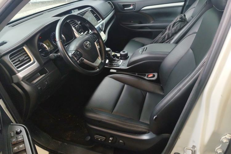 Used Toyota Highlander 2017 2.0T Two-Wheel Drive Luxury Edition 7 Seats Left Front Seat