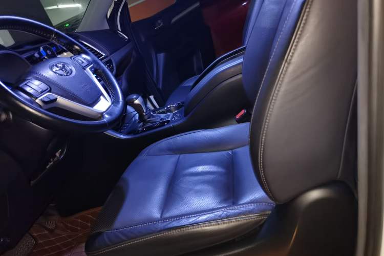 Used Toyota Highlander 2017 2.0T Four-Wheel Drive Luxury Edition 7 Seats Left Front Seat