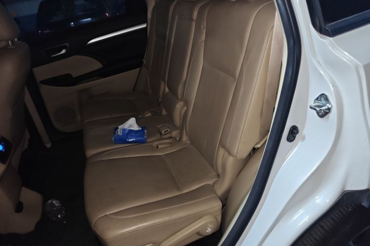 Used Toyota Highlander 2017 3.5L 4x4 Luxury Edition 7-seater Left Rear Seat