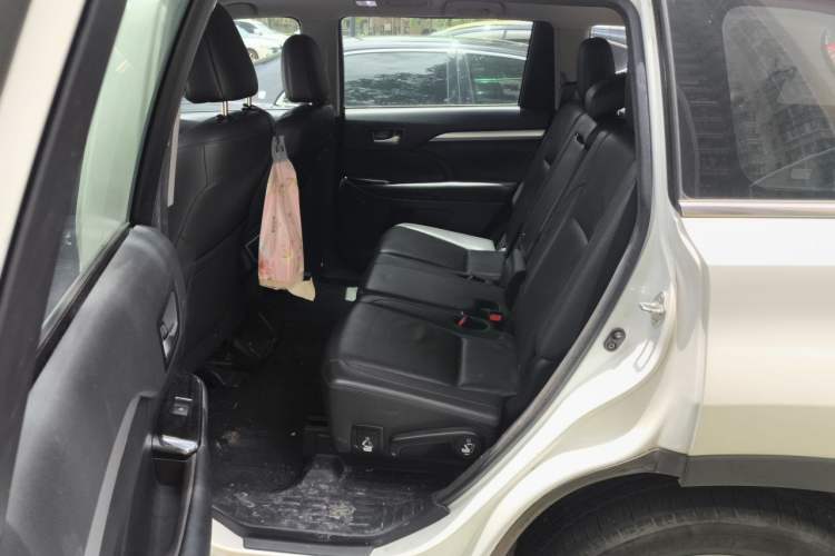 Used Toyota Highlander 2017 2.0T Four-Wheel Drive Luxury Edition 7 Seats Left Rear Seat