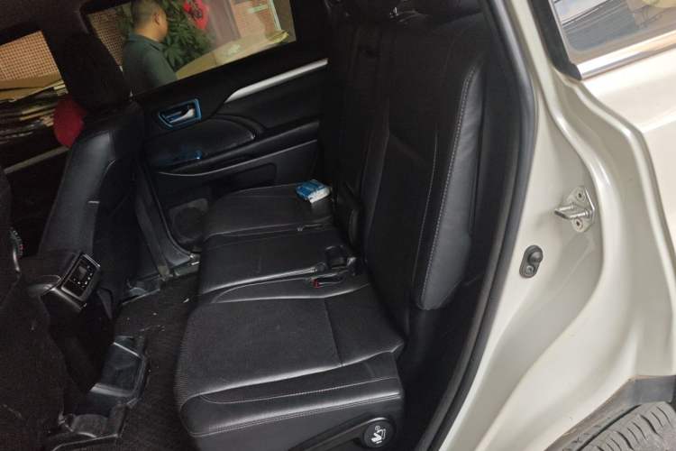 Used Toyota Highlander 2017 2.0T Four-Wheel Drive Luxury Edition 7 Seats Left Rear Seat