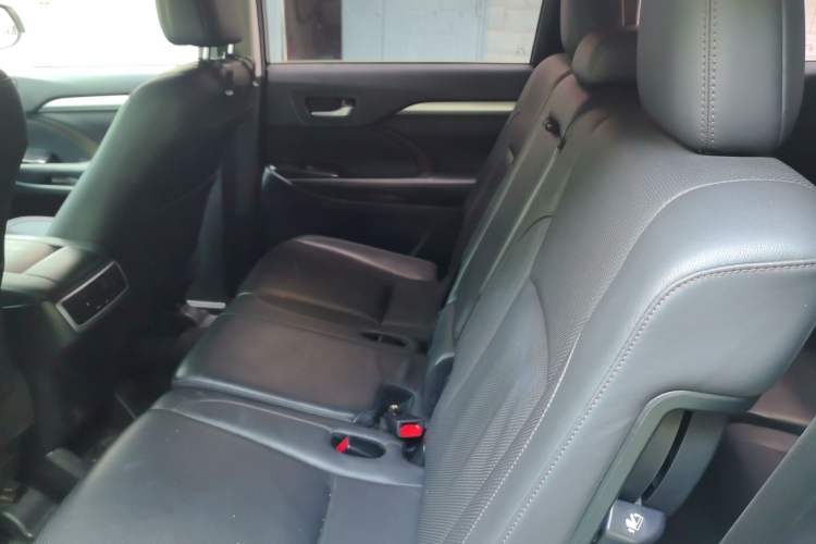 Used Toyota Highlander 2017 2.0T Four-Wheel Drive Luxury Edition 7 Seats Left Rear Seat