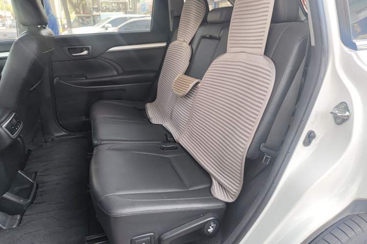 Used Toyota Highlander 2017 2.0T Four-Wheel Drive Luxury Edition 7 Seats Left Rear Seat