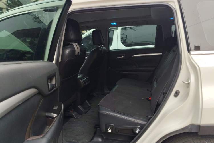 Used Toyota Highlander 2017 2.0T Four-Wheel Drive Luxury Edition 7 Seats Left Rear Seat