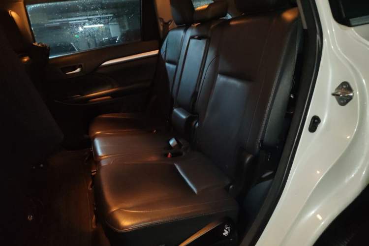 Used Toyota Highlander 2017 2.0T Two-Wheel Drive Luxury Edition 7 Seats Left Rear Seat