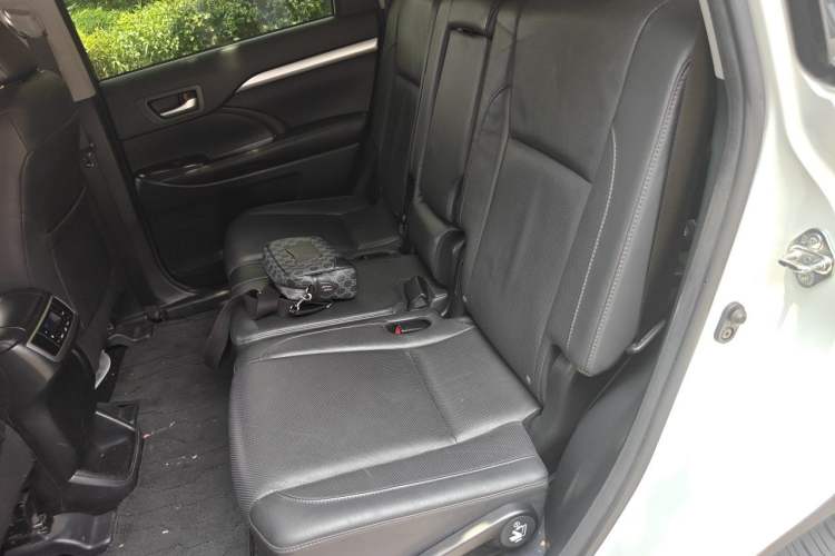 Used Toyota Highlander 2017 2.0T Four-Wheel Drive Luxury Edition 7 Seats Left Rear Seat
