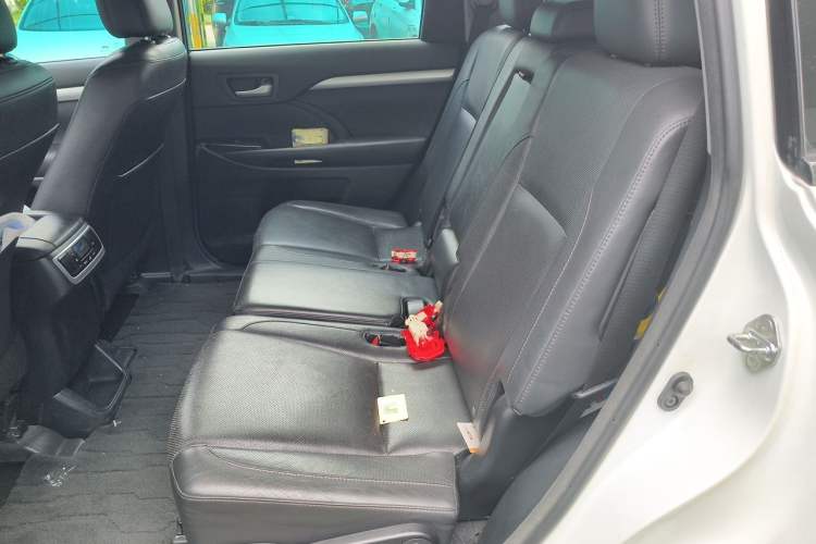 Used Toyota Highlander 2017 2.0T Two-Wheel Drive Luxury Edition 7 Seats Left Rear Seat