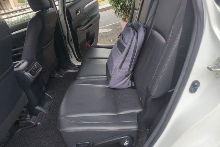 Used Toyota Highlander 2017 2.0T Four-Wheel Drive Luxury Edition 7 Seats Left Rear Seat