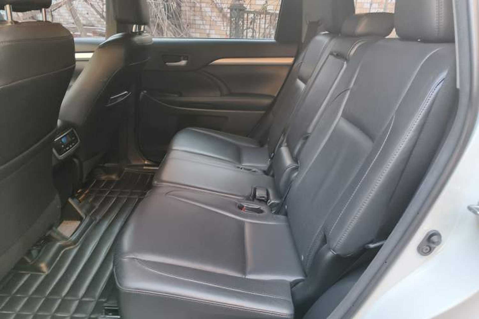 Used Toyota Highlander 2017 2.0T Four-Wheel Drive Luxury Edition 7 Seats Left Rear Seat