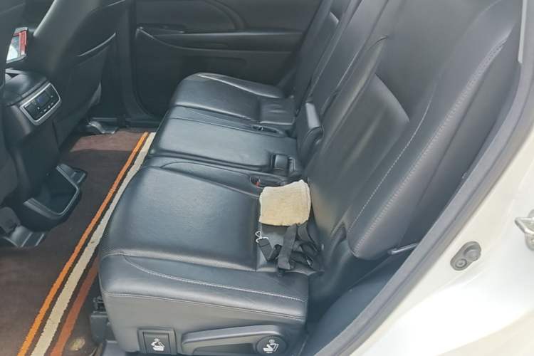 Used Toyota Highlander 2017 2.0T Four-Wheel Drive Luxury Edition 7 Seats Left Rear Seat