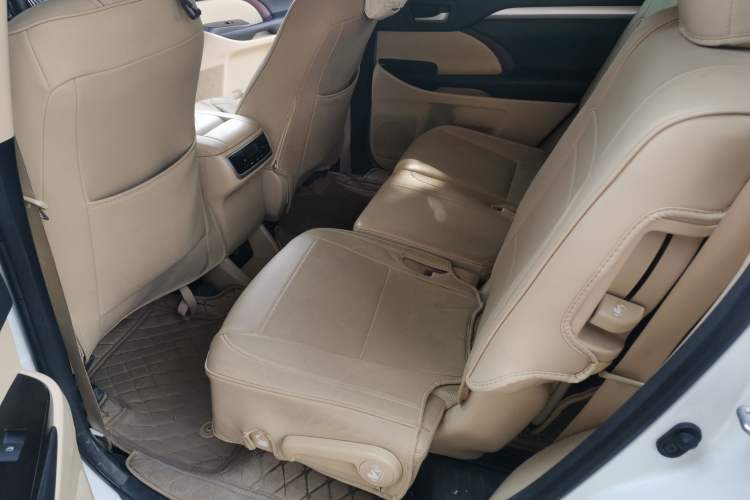 Used Toyota Highlander 2017 2.0T Four-Wheel Drive Luxury Edition 7 Seats Left Rear Seat