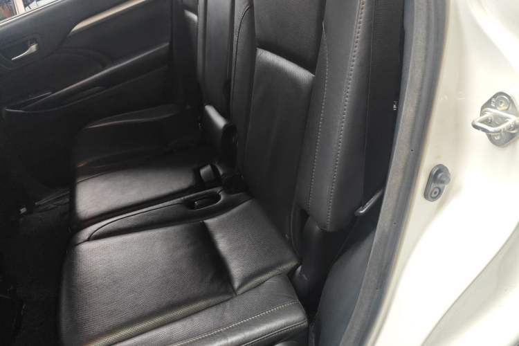 Used Toyota Highlander 2017 2.0T Two-Wheel Drive Luxury Edition 7 Seats Left Rear Seat
