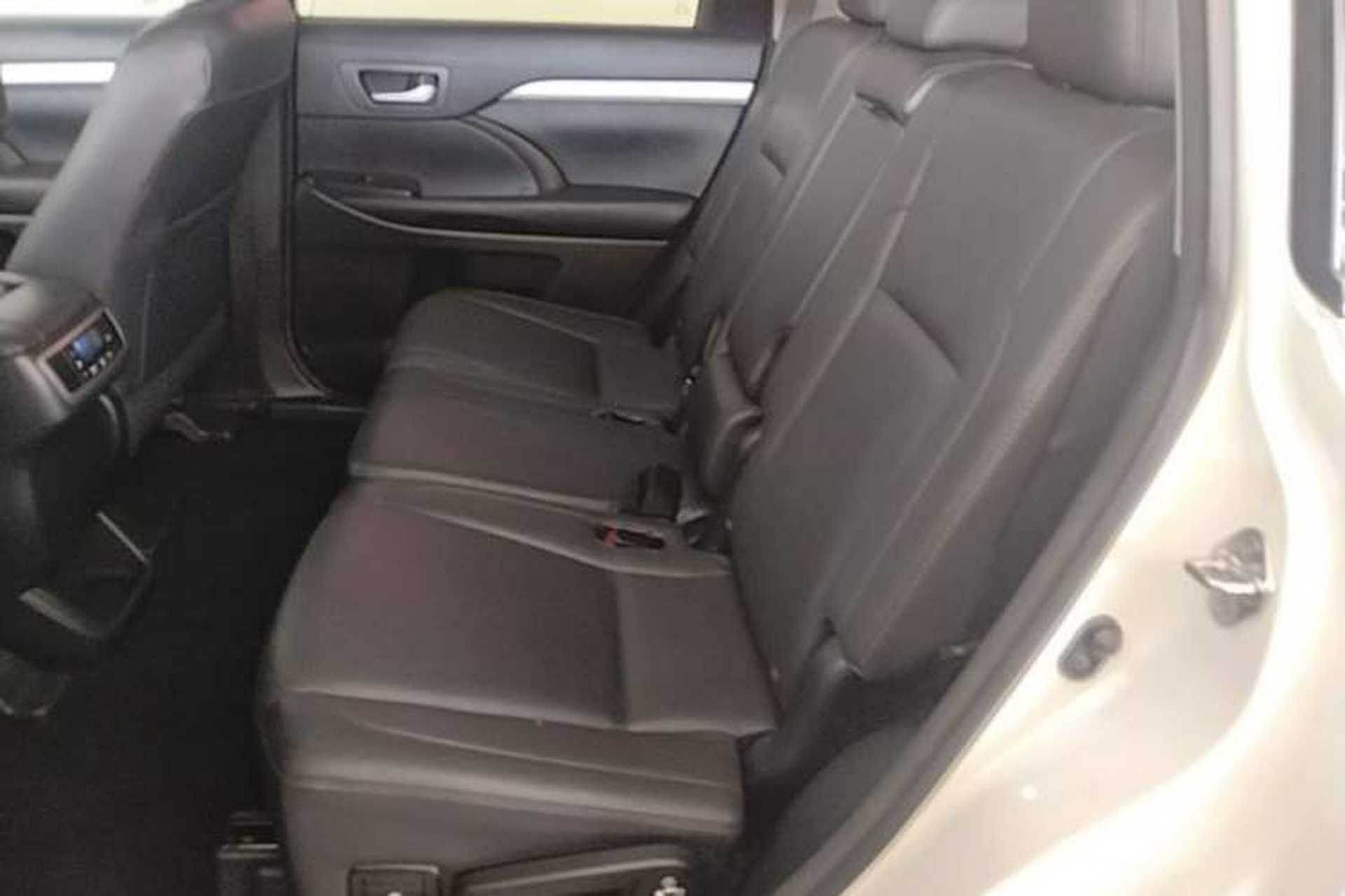 Used Toyota Highlander 2017 2.0T Two-Wheel Drive Luxury Edition 7 Seats Left Rear Seat