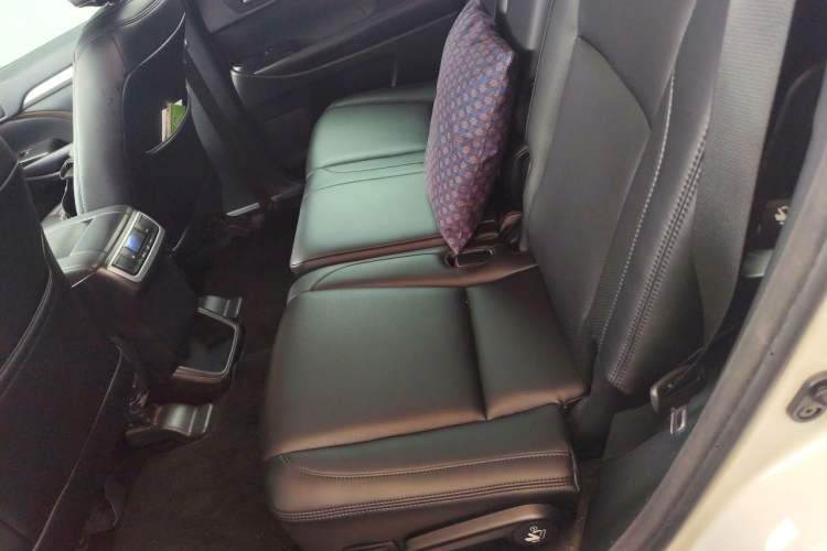 Used Toyota Highlander 2017 2.0T Two-Wheel Drive Luxury Edition 7 Seats Left Rear Seat