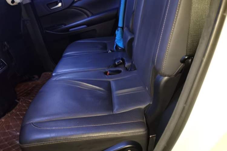 Used Toyota Highlander 2017 2.0T Four-Wheel Drive Luxury Edition 7 Seats Left Rear Seat