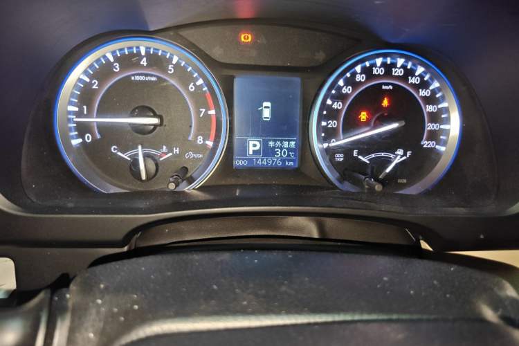 Used Toyota Highlander 2017 3.5L 4x4 Luxury Edition 7-seater Odometer Close Up