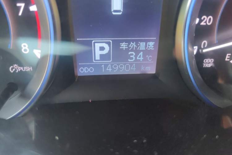 Used Toyota Highlander 2017 2.0T Four-Wheel Drive Luxury Navigation Version 7 Seats Odometer Close Up