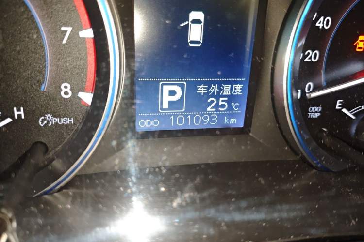 Used Toyota Highlander 2017 2.0T Four-Wheel Drive Luxury Edition 7 Seats Odometer Close Up