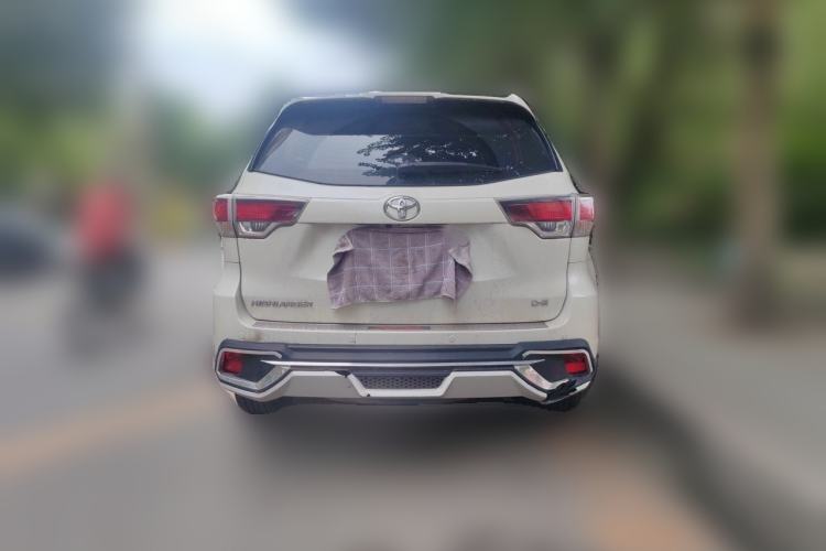 Used Toyota Highlander 2017 2.0T Four-Wheel Drive Luxury Edition 7 Seats Rear