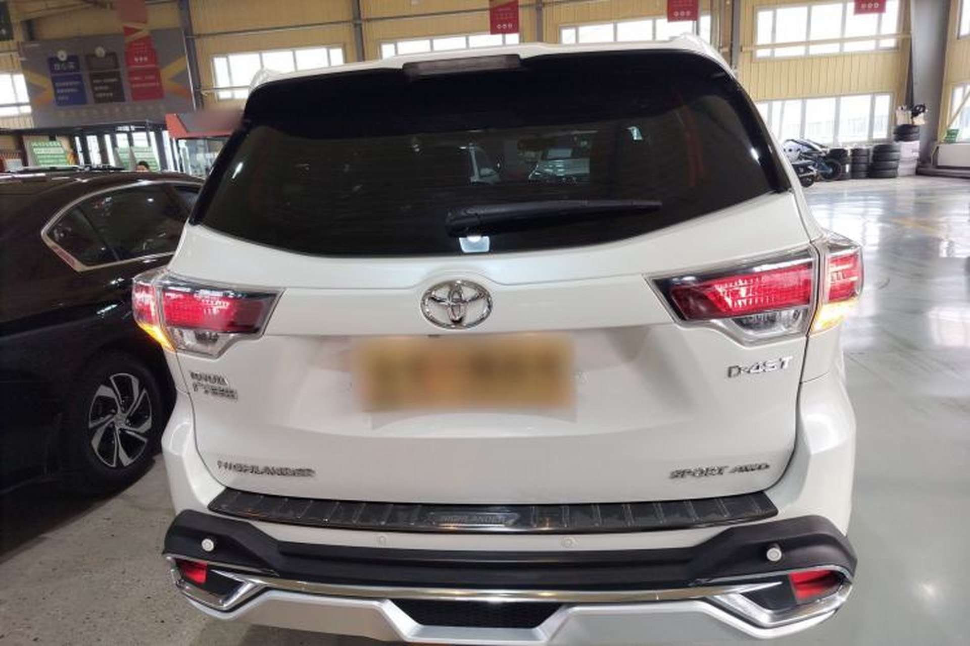 Used Toyota Highlander 2017 2.0T Four-Wheel Drive Luxury Edition 7 Seats Rear
