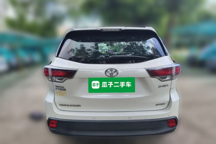 Used Toyota Highlander 2017 2.0T Two-Wheel Drive Luxury Edition 7 Seats Rear