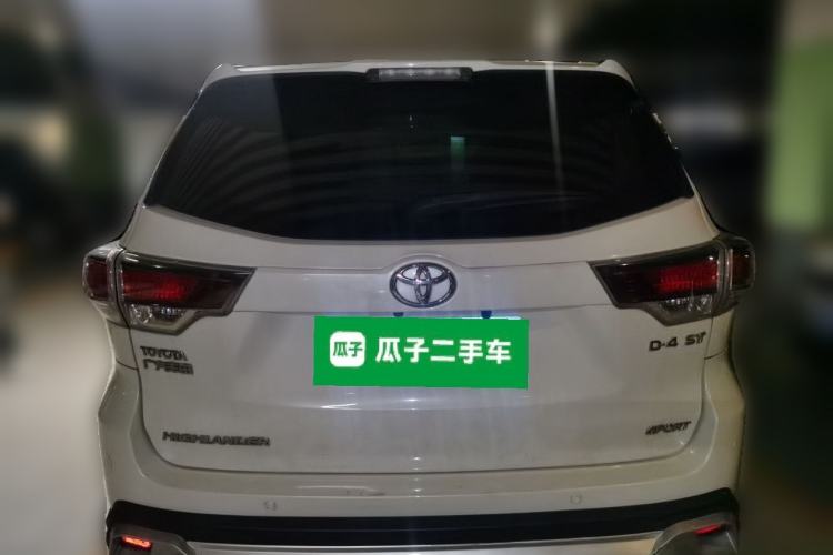 Used Toyota Highlander 2017 2.0T Two-Wheel Drive Luxury Edition 7 Seats Rear