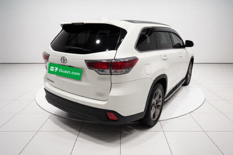 Used Toyota Highlander 2017 2.0T Two-Wheel Drive Luxury Edition 7 Seats Rear Right 45 Deg