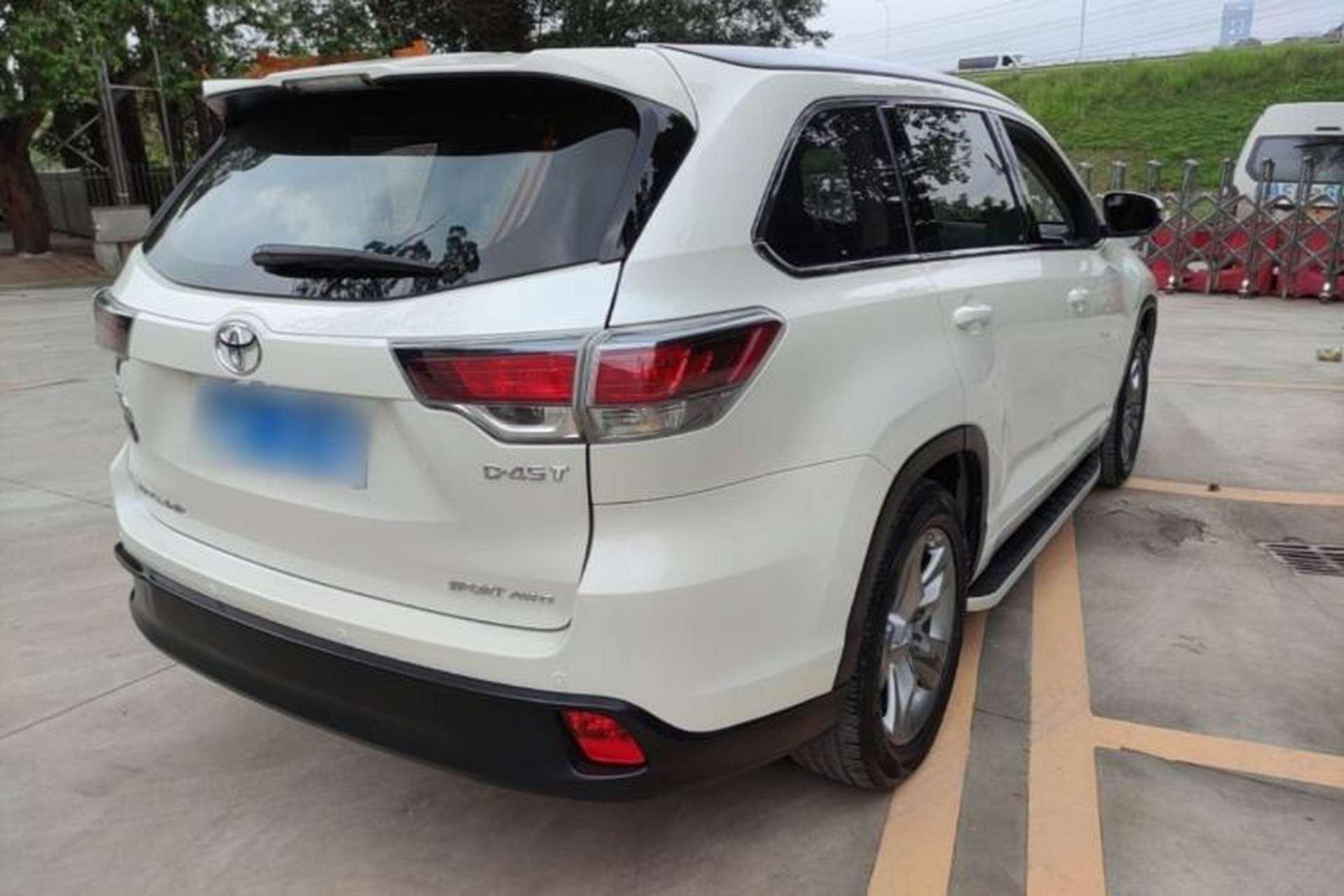 Used Toyota Highlander 2017 2.0T Four-Wheel Drive Luxury Edition 7 Seats Rear Right 45 Deg