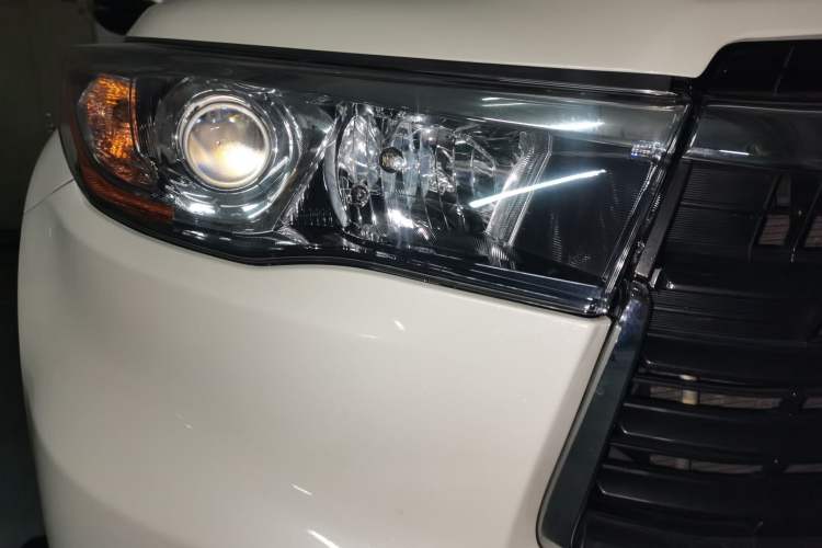 Used Toyota Highlander 2017 2.0T Four-Wheel Drive Luxury Edition 7 Seats Right Front Headlight