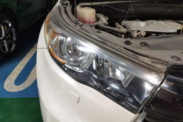 Used Toyota Highlander 2017 2.0T Four-Wheel Drive Ultimate Edition 7 Seats Right Front Headlight