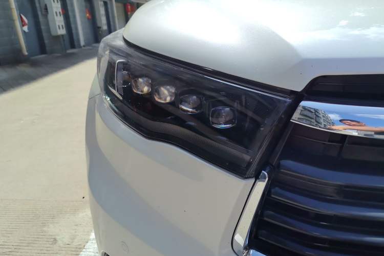 Used Toyota Highlander 2017 2.0T Four-Wheel Drive Luxury Edition 7 Seats Right Front Headlight