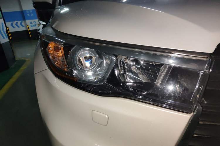 Used Toyota Highlander 2017 2.0T Four-Wheel Drive Ultimate Edition 7 Seats Right Front Headlight