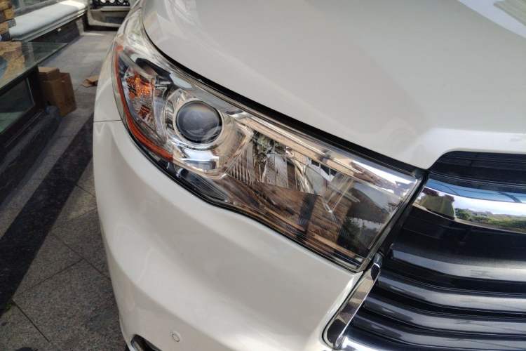Used Toyota Highlander 2017 2.0T Two-Wheel Drive Luxury Edition 7 Seats Right Front Headlight