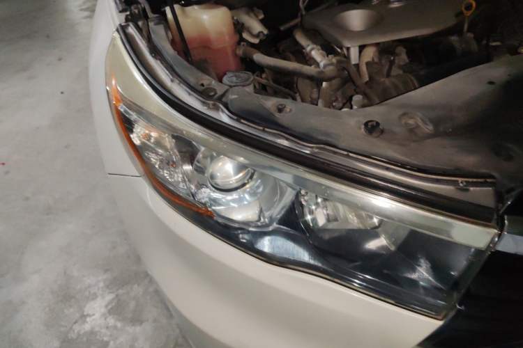 Used Toyota Highlander 2017 2.0T Two-Wheel Drive Luxury Edition 7 Seats Right Front Headlight