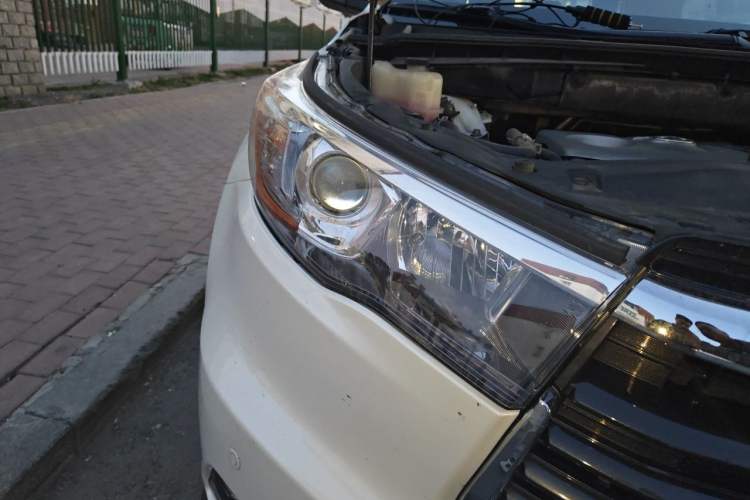 Used Toyota Highlander 2017 2.0T Four-Wheel Drive Luxury Edition 7 Seats Right Front Headlight