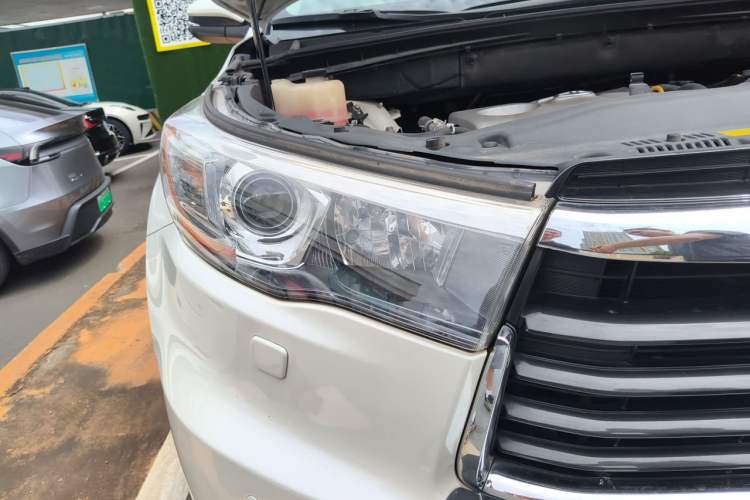 Used Toyota Highlander 2017 2.0T Four-Wheel Drive Ultimate Edition 7 Seats Right Front Headlight