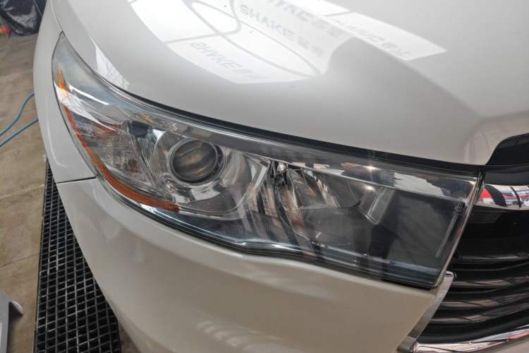 Used Toyota Highlander 2017 2.0T Two-Wheel Drive Luxury Edition 7 Seats Right Front Headlight