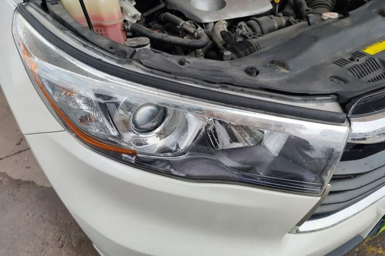 Used Toyota Highlander 2017 2.0T Two-Wheel Drive Luxury Edition 7 Seats Right Front Headlight