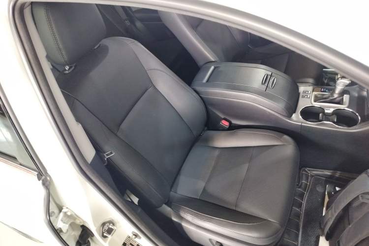 Used Toyota Highlander 2017 2.0T Four-Wheel Drive Luxury Edition 7 Seats Right Front Seat