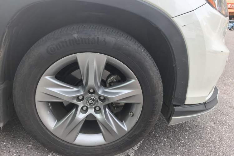 Used Toyota Highlander 2017 2.0T Two-Wheel Drive Luxury Edition 7 Seats Right Front Wheel Hub