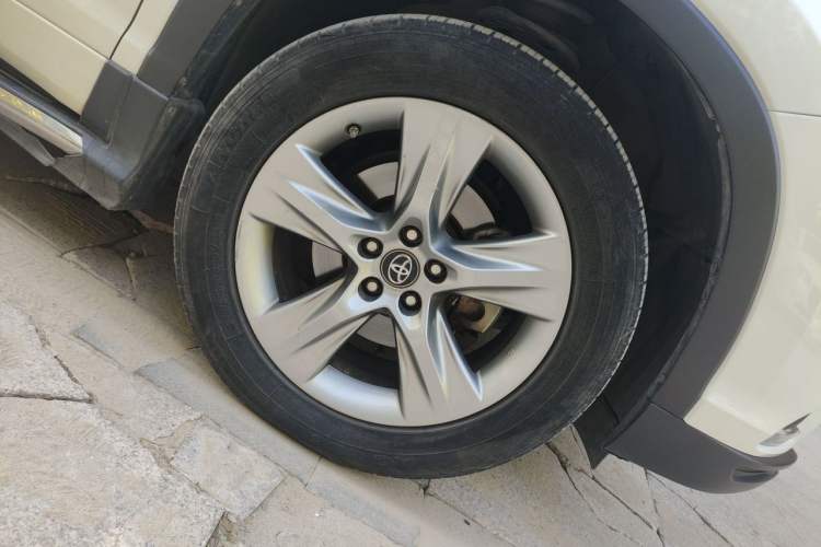 Used Toyota Highlander 2017 2.0T Four-Wheel Drive Luxury Edition 7 Seats Right Front Wheel Hub