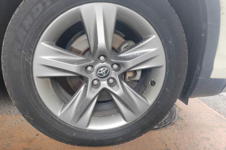 Used Toyota Highlander 2017 2.0T Four-Wheel Drive Luxury Edition 7 Seats Right Front Wheel Hub