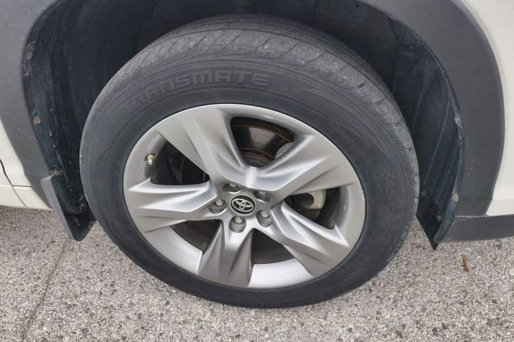Used Toyota Highlander 2017 2.0T Four-Wheel Drive Luxury Edition 7 Seats Right Front Wheel Hub