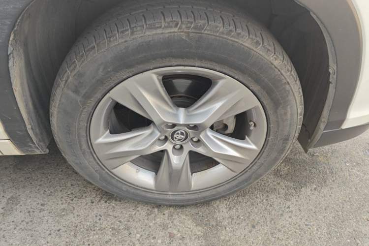 Used Toyota Highlander 2017 2.0T Four-Wheel Drive Luxury Edition 7 Seats Right Front Wheel Hub