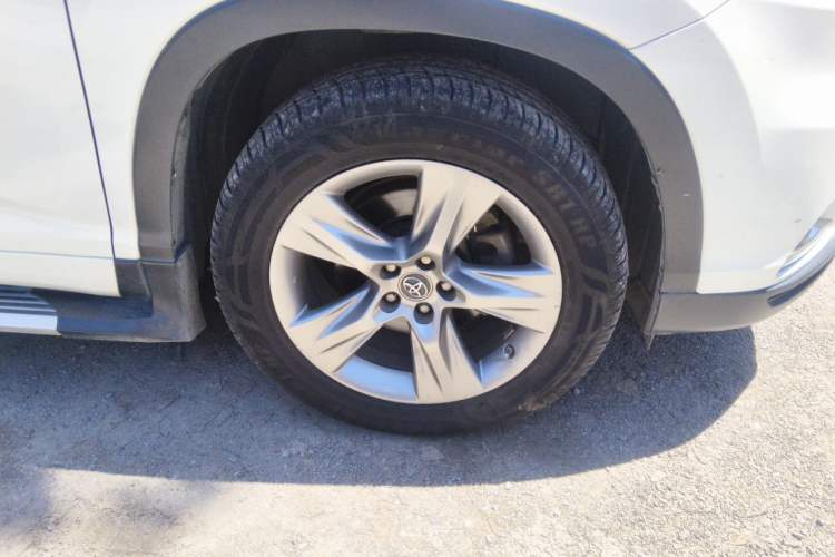 Used Toyota Highlander 2017 2.0T Four-Wheel Drive Luxury Edition 7 Seats Right Front Wheel Hub