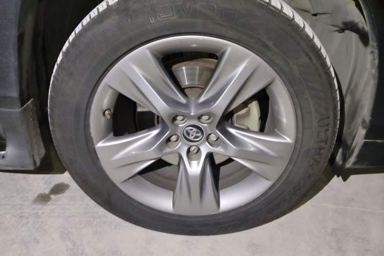 Used Toyota Highlander 2017 2.0T Four-Wheel Drive Luxury Edition 7 Seats Right Front Wheel Hub