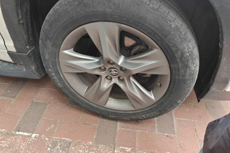 Used Toyota Highlander 2017 2.0T Four-Wheel Drive Luxury Edition 7 Seats Right Front Wheel Hub