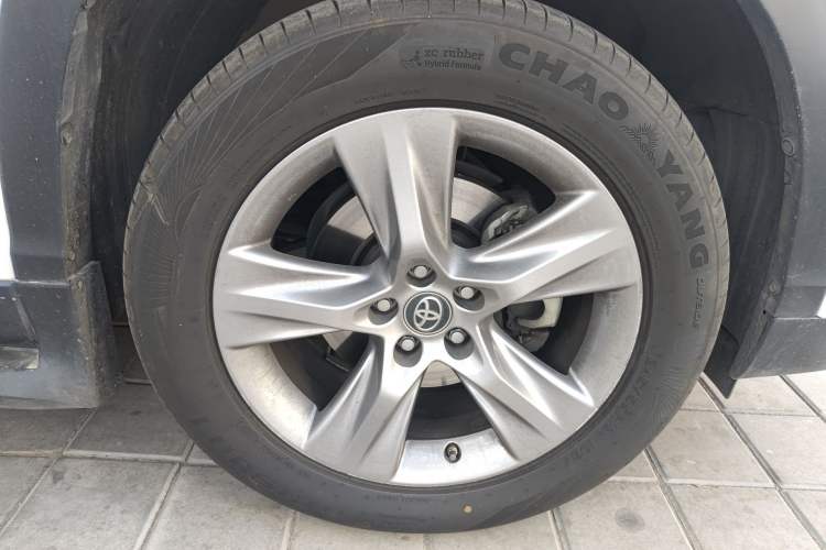 Used Toyota Highlander 2017 2.0T Four-Wheel Drive Luxury Edition 7 Seats Right Front Wheel Hub